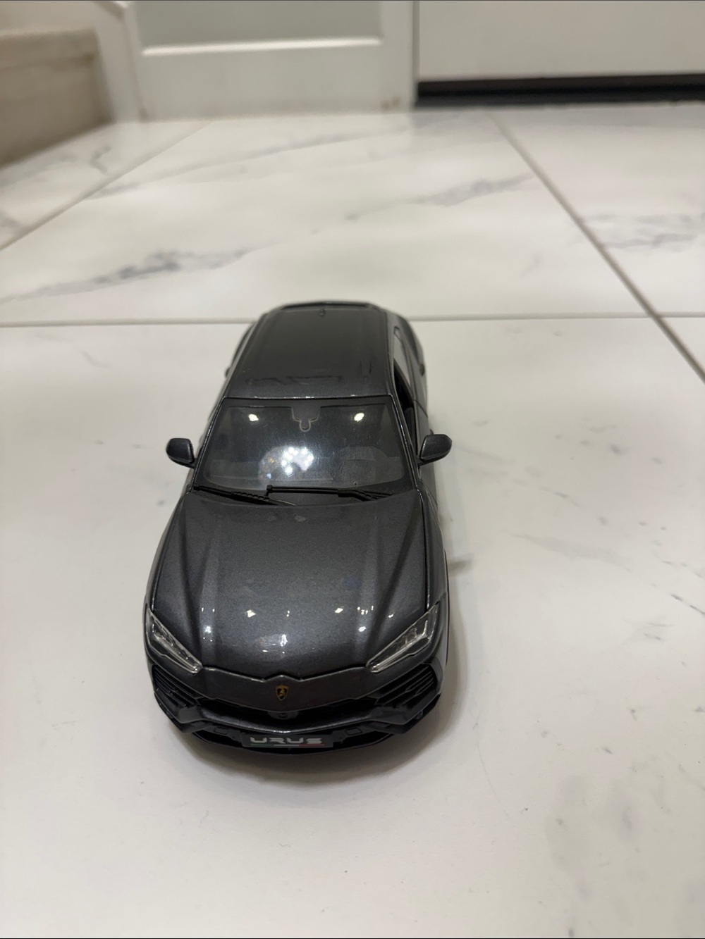 Bburago Lamborghini Urus 1:18 Gray Diecast Model SUV